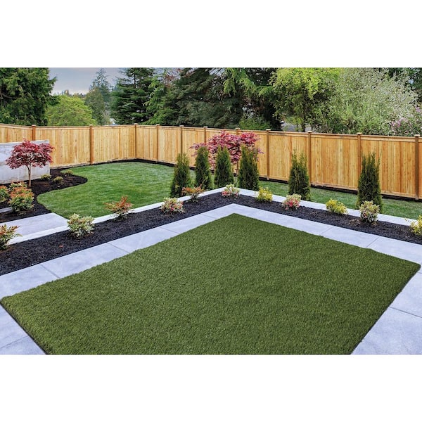 Soft Fescue 6 ft. x 8 ft. Green Artificial Grass Rug