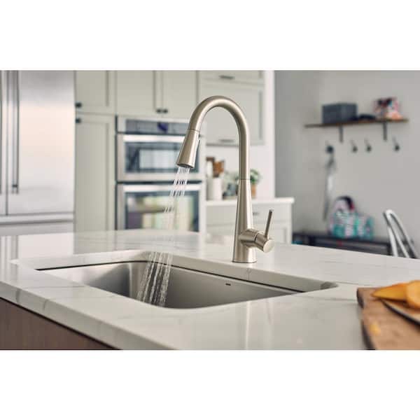 Sleek Single-Handle Pull-Down Sprayer Kitchen Faucet with Reflex and Power Clean in Spot Resist Stainless