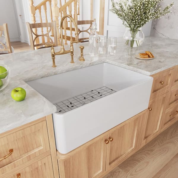 White Fireclay 30 in. x 20 in. Single Bowl Farmhouse Apron Front Kitchen Sink with Bottom Grid and Strainer