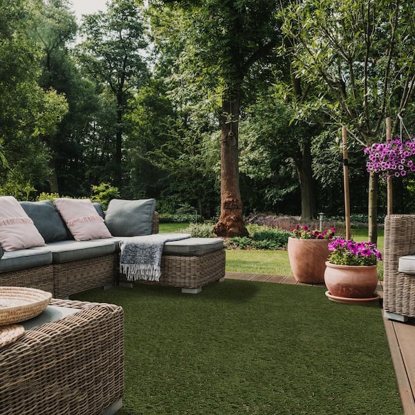 Jefferson 3.74 ft. x 8.66 ft. Green Artificial Grass