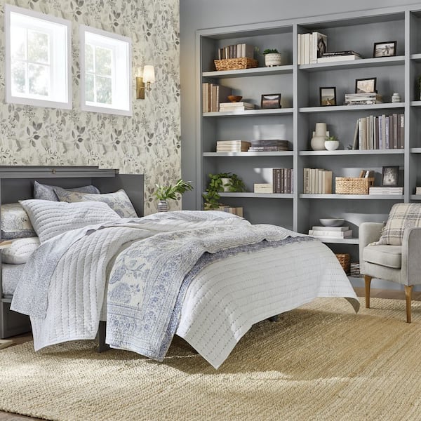 Modern Classic 1-Light Gold Wall Sconce Powder Room Bathroom Vanity Light with Bell Fabric Shade