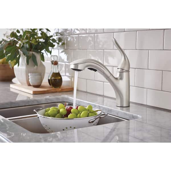 Brecklyn Single-Handle Pull-Out Sprayer Kitchen Faucet with Power Clean in Spot Resist Stainless