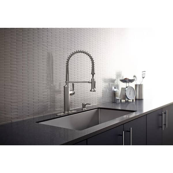 Sous Pro-Style Single-Handle Pull-Down Sprayer Kitchen Faucet in Vibrant Stainless