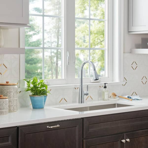 Fairbury 2S Single-Handle Pull-Down Sprayer Kitchen Faucet in Polished Chrome