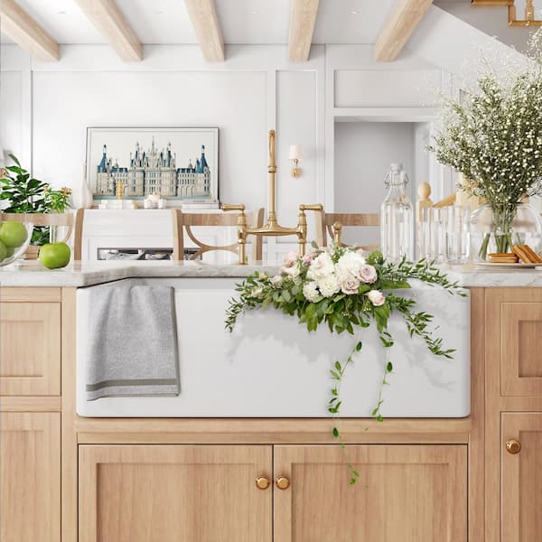 White Fireclay 30 in. x 20 in. Single Bowl Farmhouse Apron Front Kitchen Sink with Bottom Grid and Strainer