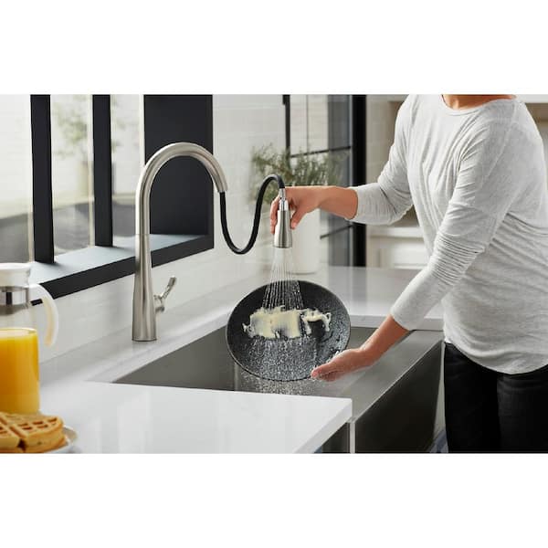Simplice Single-Handle Pull-Down Sprayer Kitchen Faucet with DockNetik and Sweep Spray in Vibrant Stainless