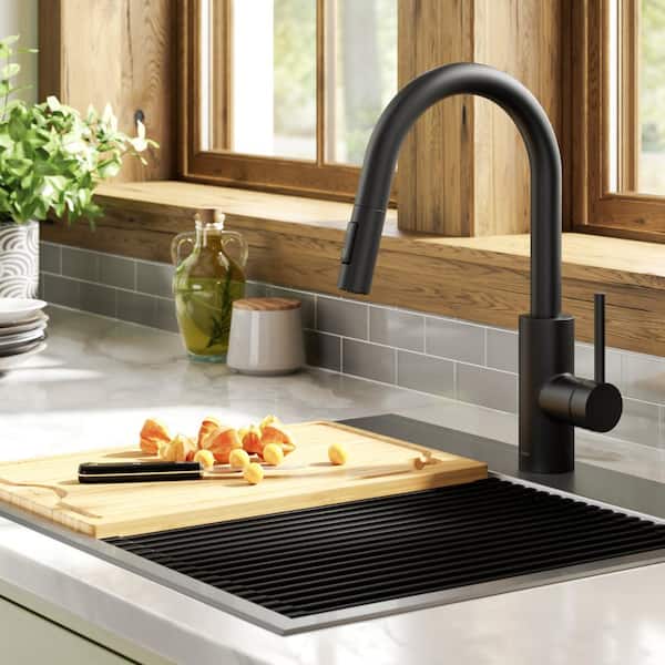 Oletto Single Handle Pull Down Sprayer Kitchen Faucet with QuickDock Top Mount Installation Assembly in Matte Black