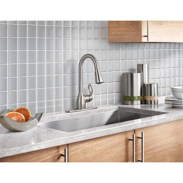 Kleo Single-Handle Pull-Down Sprayer Kitchen Faucet with Reflex and Power Clean in Spot Resist Stainless