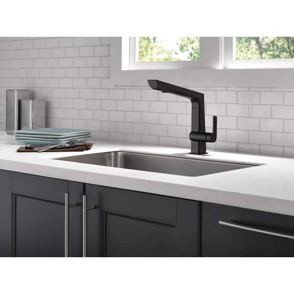 Pivotal Single-Handle Pull-Out Sprayer Kitchen Faucet in Matte Black