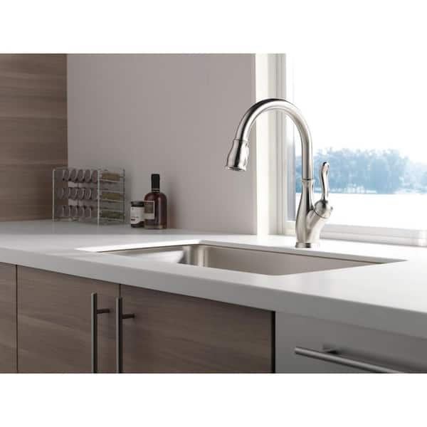 Leland Single-Handle Pull-Down Sprayer Kitchen Faucet w/ShieldSpray and MagnaTite Docking in SpotShield Stainless
