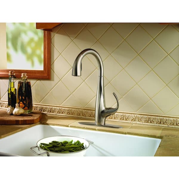 Avanti Single-Handle Pull-Down Sprayer Kitchen Faucet in Stainless Steel