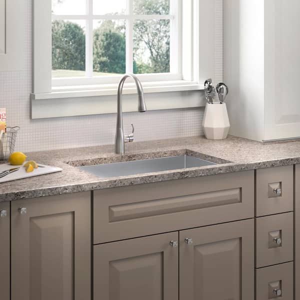 Simplice Single-Handle Pull-Down Sprayer Kitchen Faucet with DockNetik and Sweep Spray in Vibrant Stainless