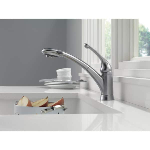 Signature Single-Handle Pull-Out Sprayer Kitchen Faucet In Arctic Stainless