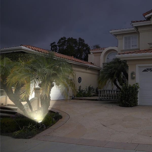 Solar Spotlight 410 Lumens Black Battery Operated integrated LED Outdoor Spotlight with Adjustable Lamp Head (2-pack)