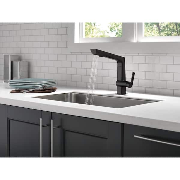 Pivotal Single-Handle Pull-Out Sprayer Kitchen Faucet in Matte Black