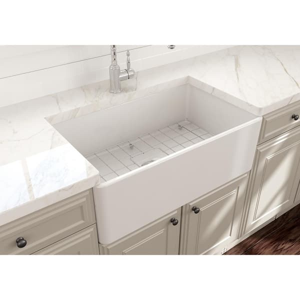 Classico Farmhouse Apron Front Fireclay 30 in. Single Bowl Kitchen Sink with Bottom Grid and Strainer in White