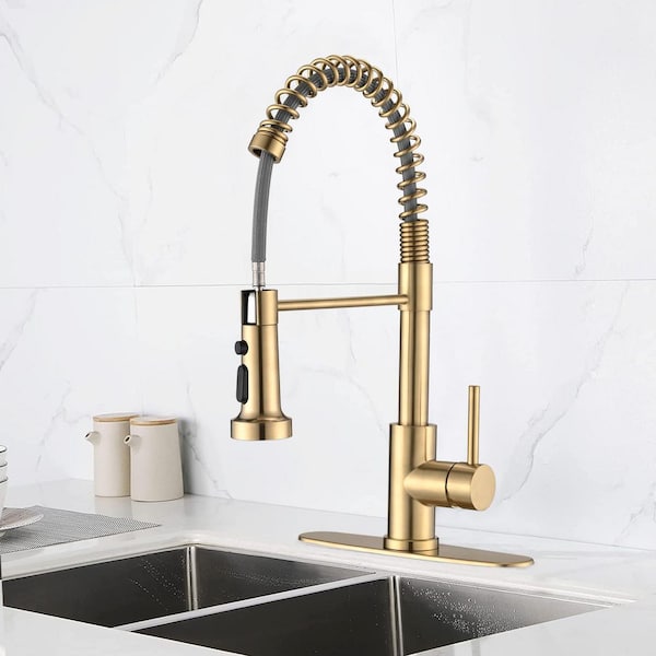 Single Handle Pull Down Sprayer Kitchen Faucet in Brushed Gold