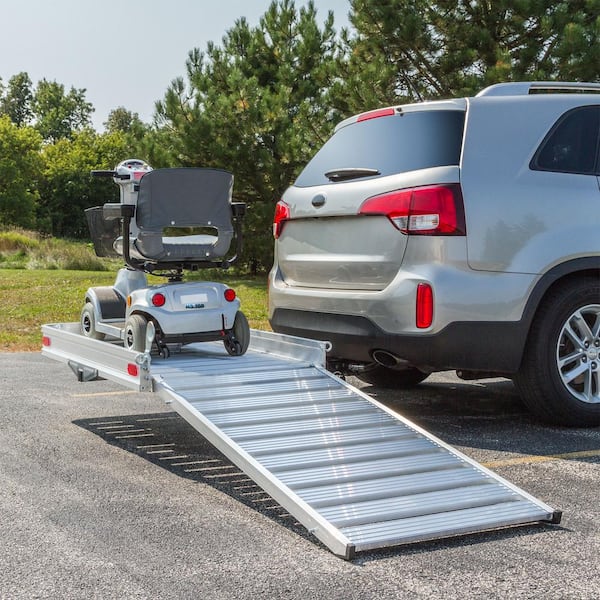 500 lbs. Capacity Hitch-Mounted Aluminum Cargo Carrier with Ramp