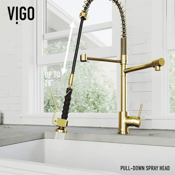 Zurich Single Handle Pull-Down Sprayer Kitchen Faucet in Matte Brushed Gold