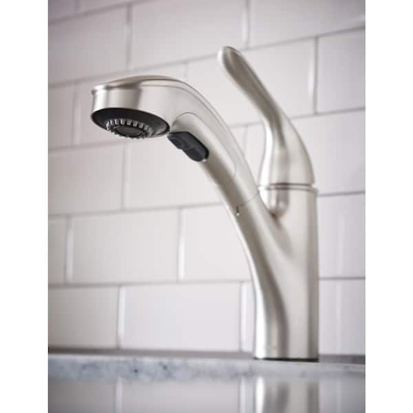 Brecklyn Single-Handle Pull-Out Sprayer Kitchen Faucet with Power Clean in Spot Resist Stainless