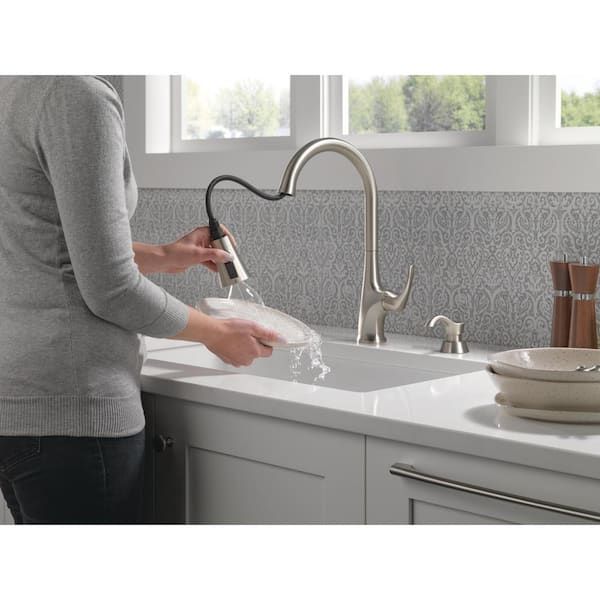 Hyde Single-Handle Pull Down Sprayer Kitchen Faucet with ShieldSpray Technology in Spotshield Stainless