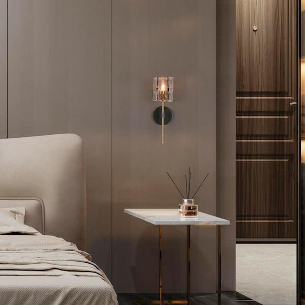 Echonalyri Modern 1-Light Glam Matte Black and Plating Brass Wall Sconce with Geometric Textured Glass Shade