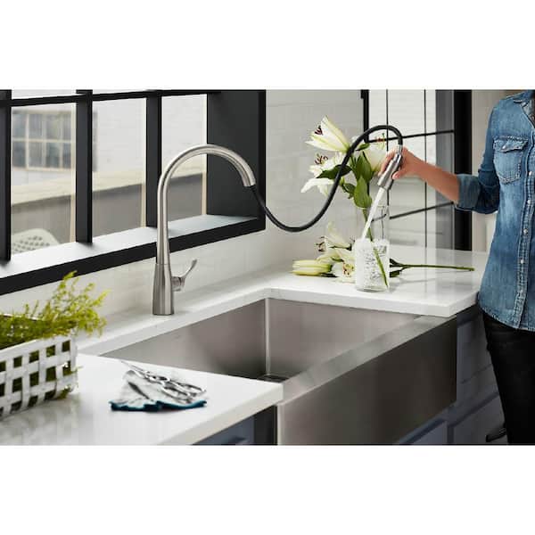 Simplice Single-Handle Pull-Down Sprayer Kitchen Faucet with DockNetik and Sweep Spray in Vibrant Stainless