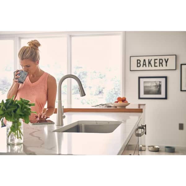 Sleek Single-Handle Pull-Down Sprayer Kitchen Faucet with Reflex and Power Clean in Spot Resist Stainless