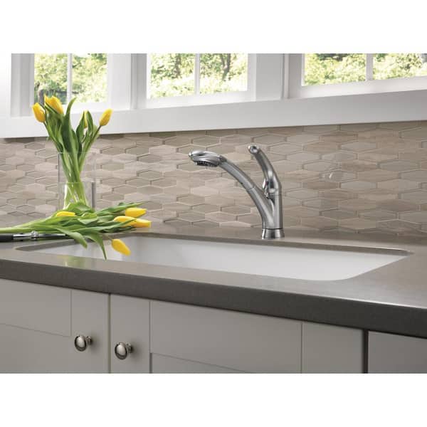 Signature Single-Handle Pull-Out Sprayer Kitchen Faucet In Arctic Stainless