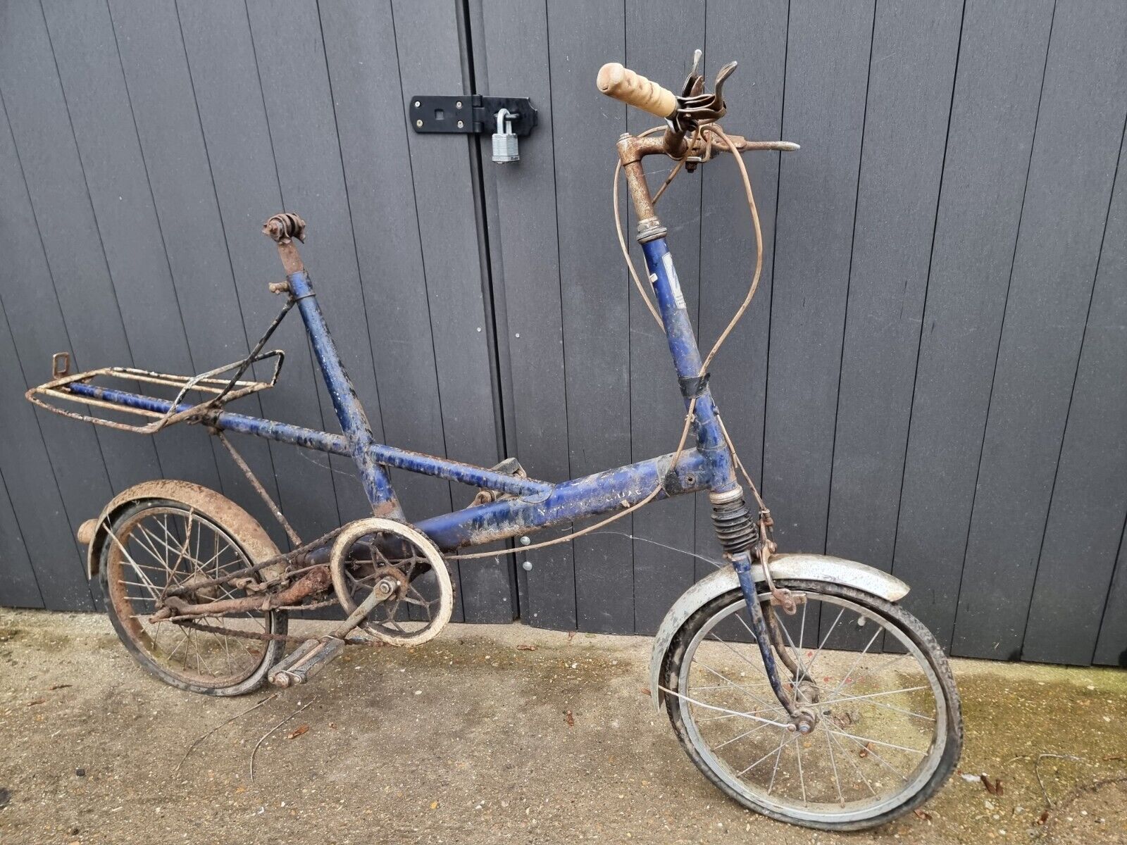 Blue Moulton Deluxe 4 Speed Bicycle Project
