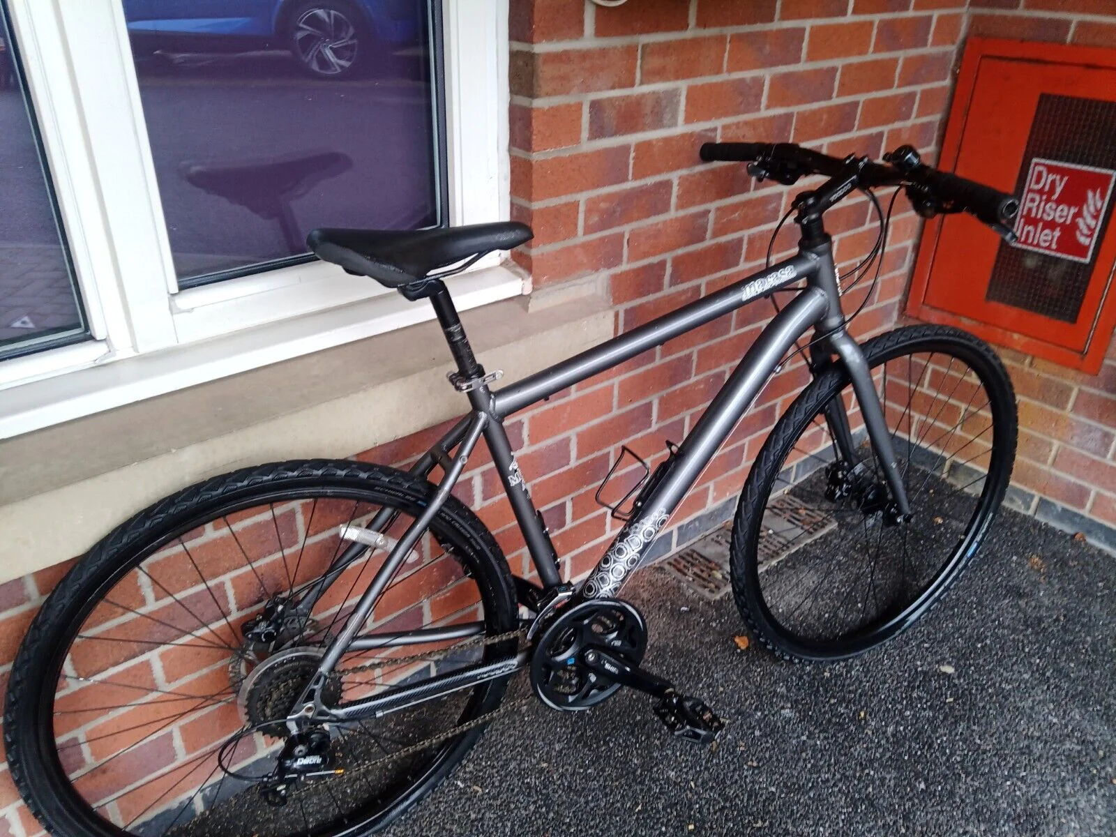 Voodoo Marasa Hybrid Bike med suit 5ft 6 to 5ft10 hydraulic brakes