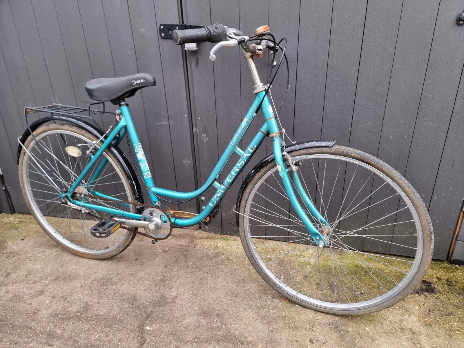 Ladies Universal 3 Speed Town Bike 26" Wheel 19" Frame