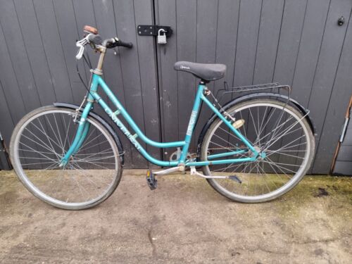 Ladies Universal 3 Speed Town Bike 26" Wheel 19" Frame