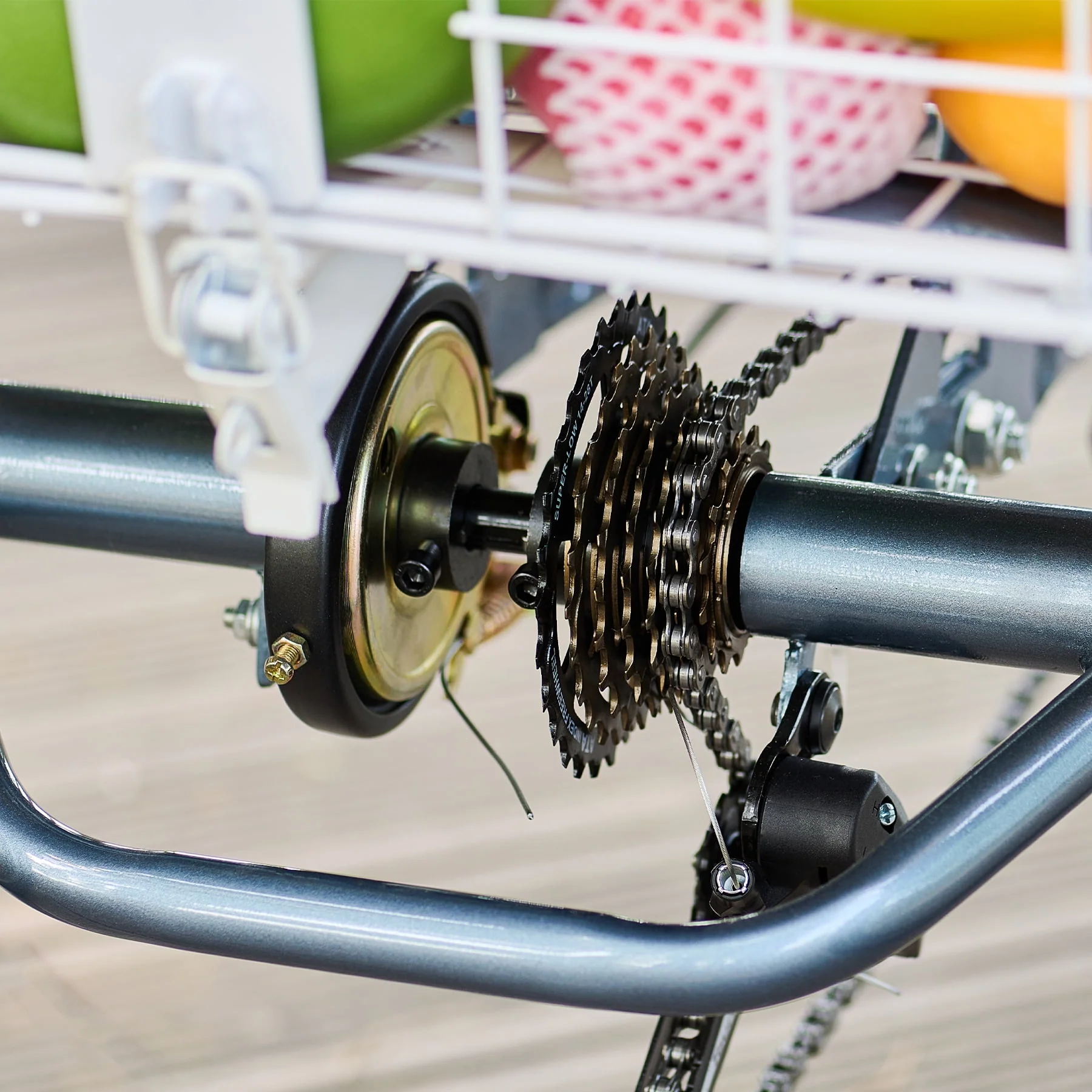 VIRIBUS 24 Inch Adult Trike 7 Speed Bike w Adjustable Seat 2 Baskets Matte Gray