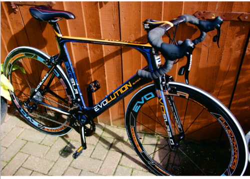 Evolution SLR 2.0 full carbon fibre road bike, wheels handlebars frame