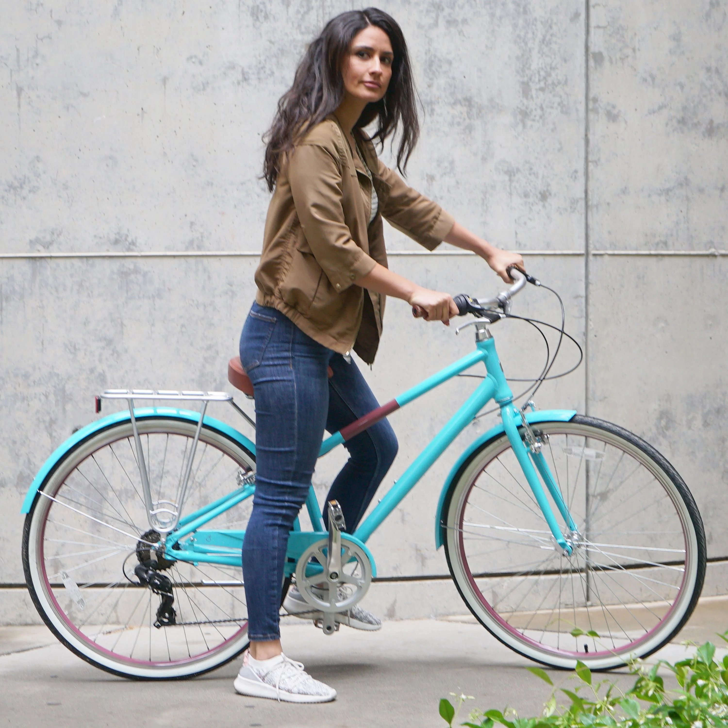 sixthreezero Reach Your Destination Women's 7-Speed Hybrid Bike with Rear Rack, 28 In. Wheels, Teal Blue