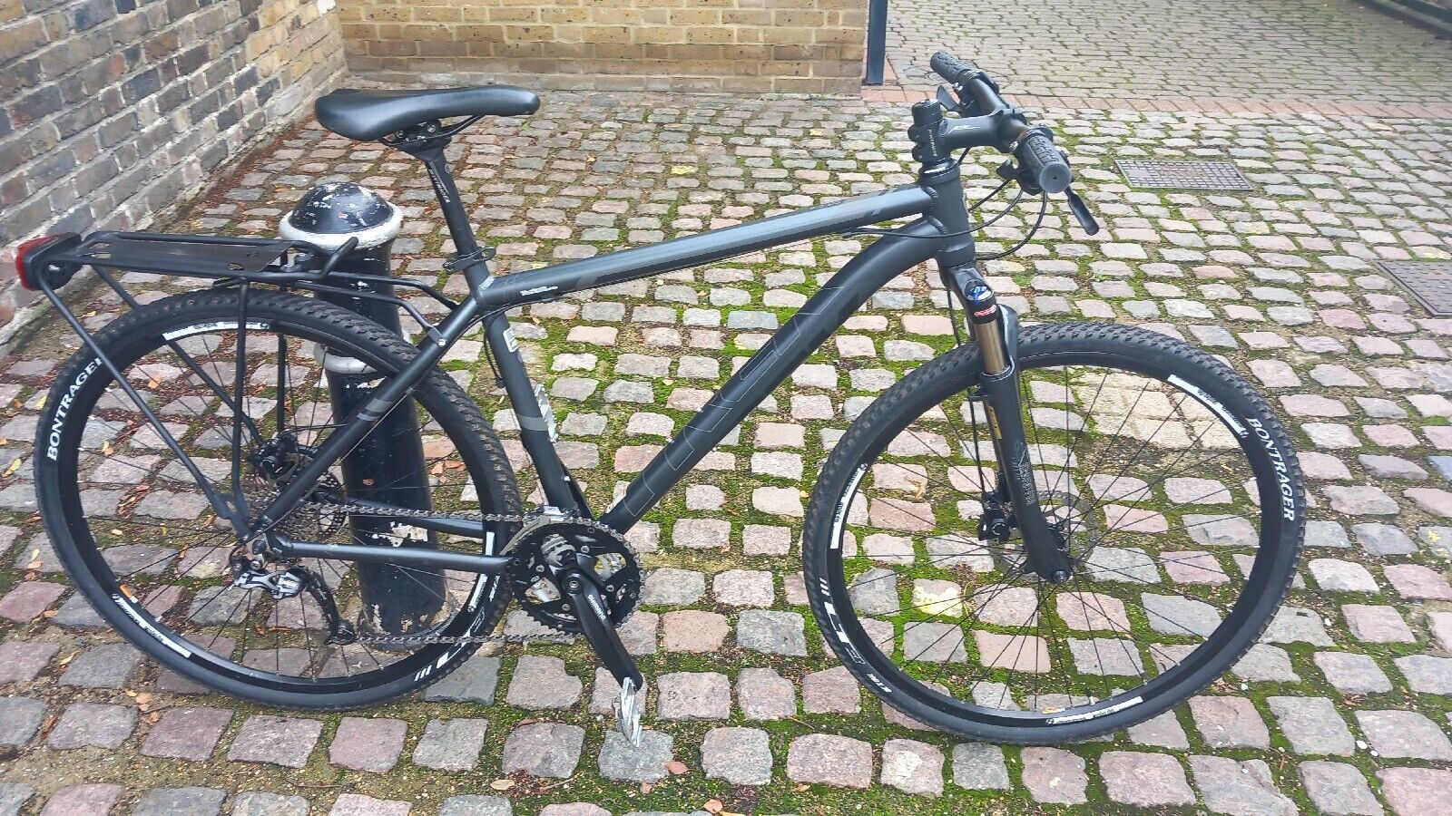 Trek 8.5 DS hybrid city town bike 19"
