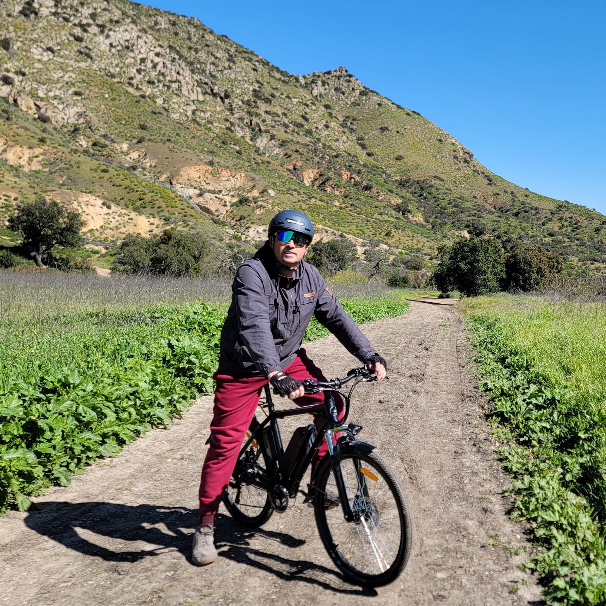 ZNH Mountain Electric Bicycle, 26 in. 350 W, Removable 36 V/10 Ah Battery, Black