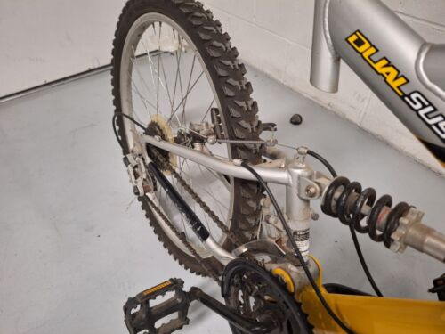 Magna Exciter Mountain Bike, 21 Speed, 26 Inch.  Very good condition!