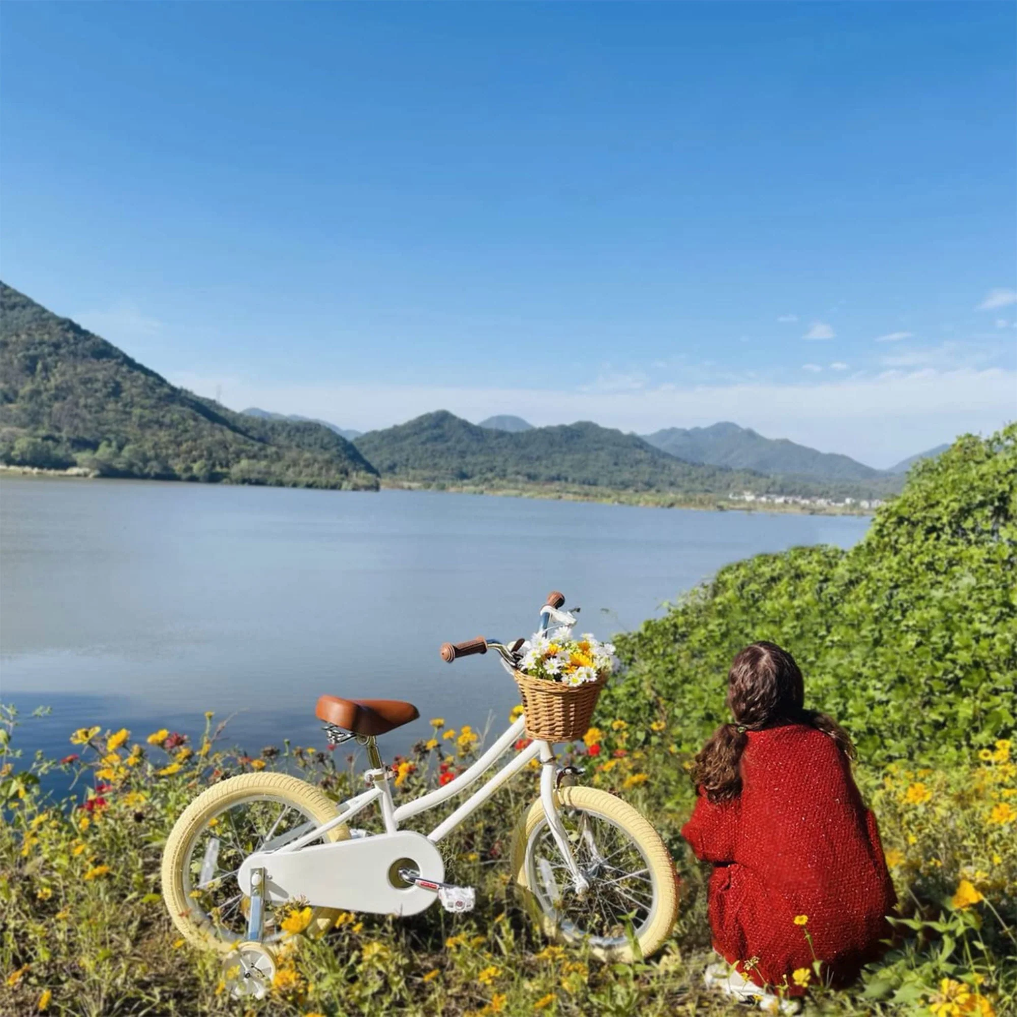 Petimini 16 Inch Child Bicycle w/ Basket, Bell, and Training Wheels, White