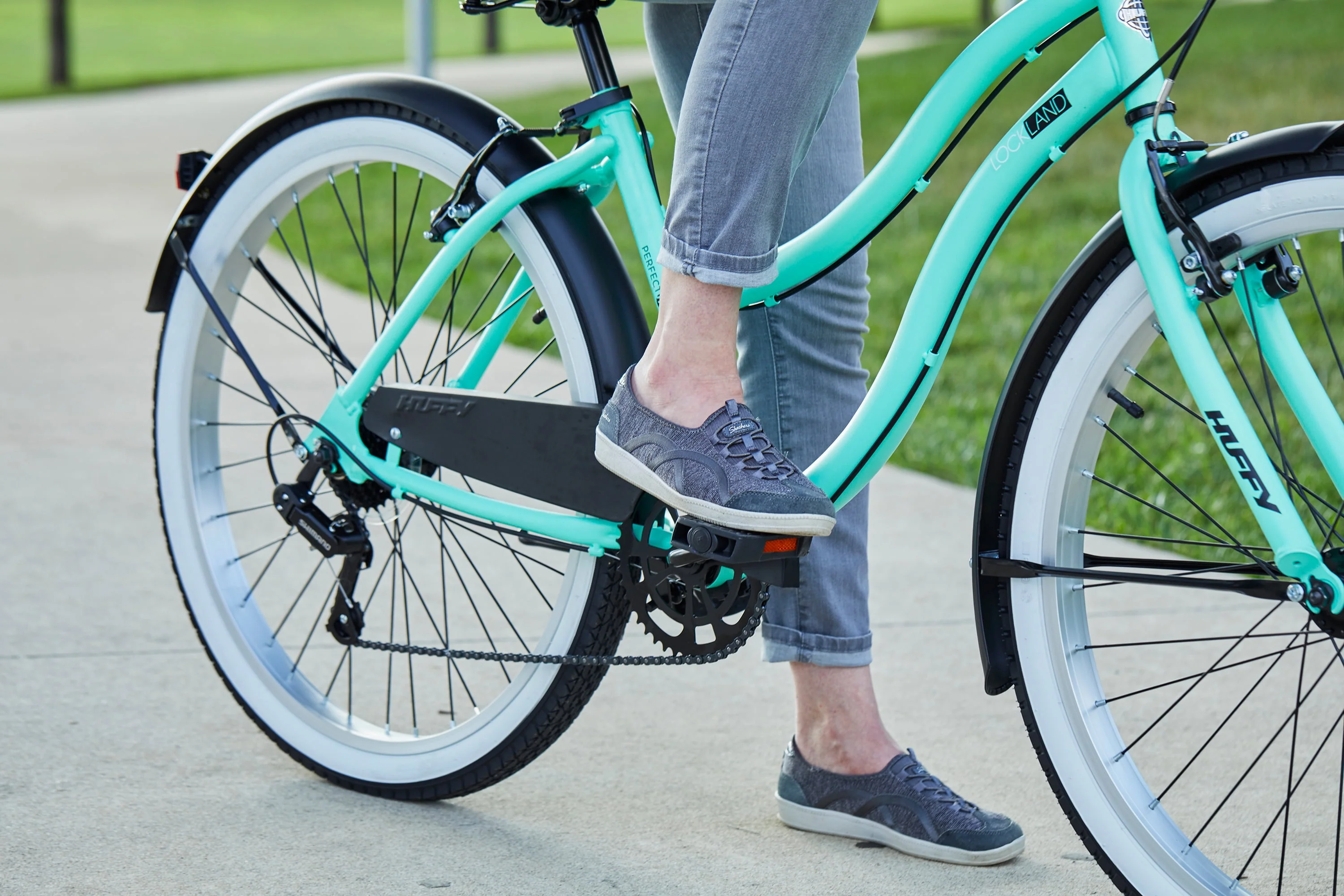 Huffy 26-In. Women's Lockland 7-Speed Cruiser Bike, Sea Foam, Green