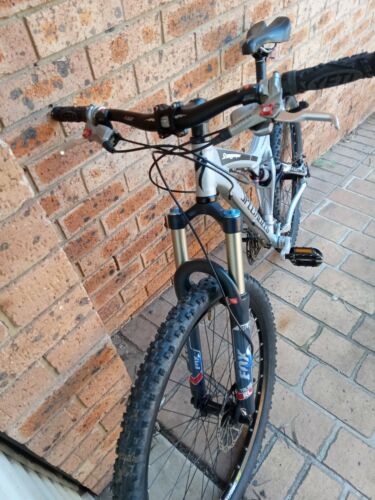 SPECIALIZED & Limited edition stumpjumper (Expert) full suspension; discbrakes..
