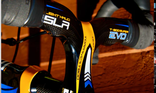 Evolution SLR 2.0 full carbon fibre road bike, wheels handlebars frame