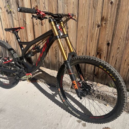 Pivot Phoenix Downhill Bike Medium Hope Fox Deity