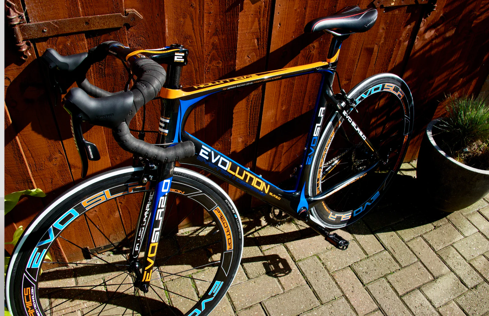 Evolution SLR 2.0 full carbon fibre road bike, wheels handlebars frame