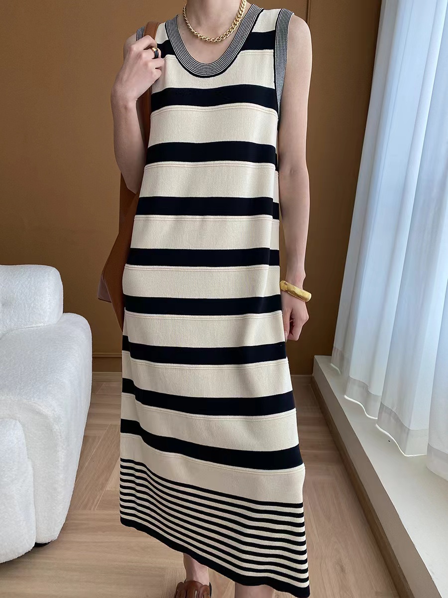 Temperament commuting style layered striped sleeveless knitted dress looks slim