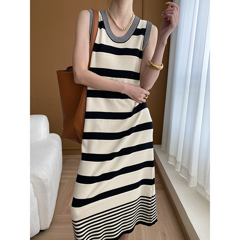 Temperament commuting style layered striped sleeveless knitted dress looks slim