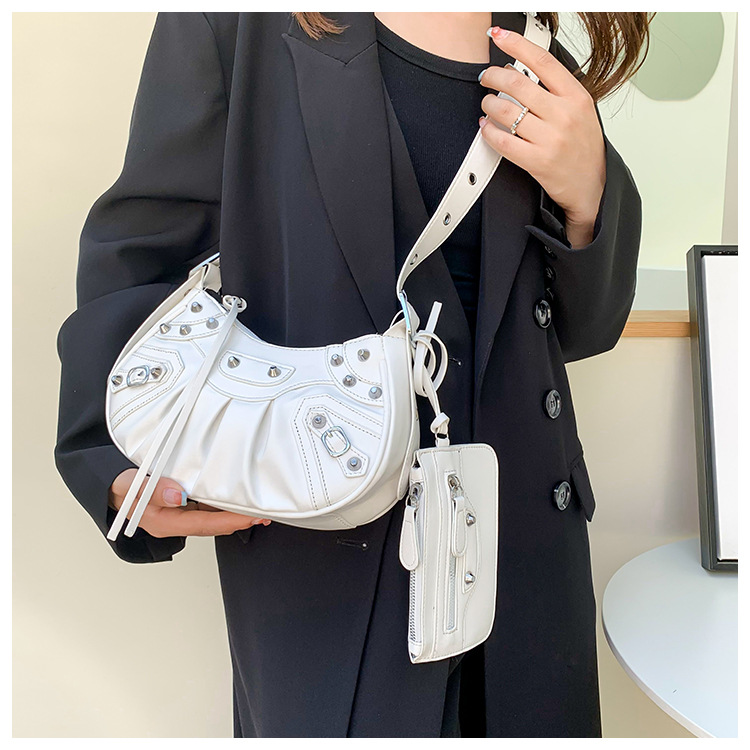 Diagonal pleated single shoulder women's retro rivet bag