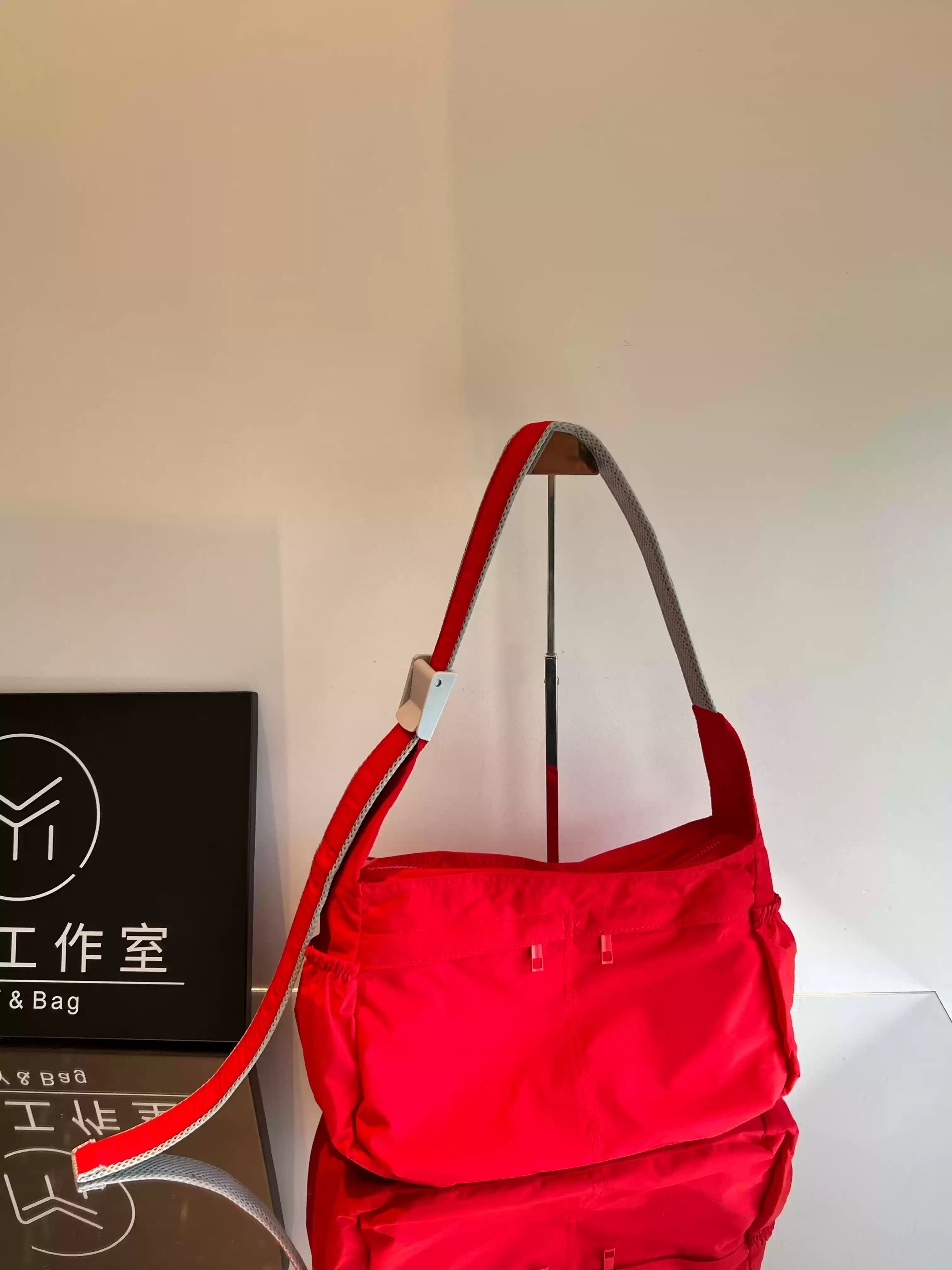 MY new sunscreen waterproof lightweight canvas bag with multiple pockets, large capacity, casual and versatile shoulder messenger bag for women