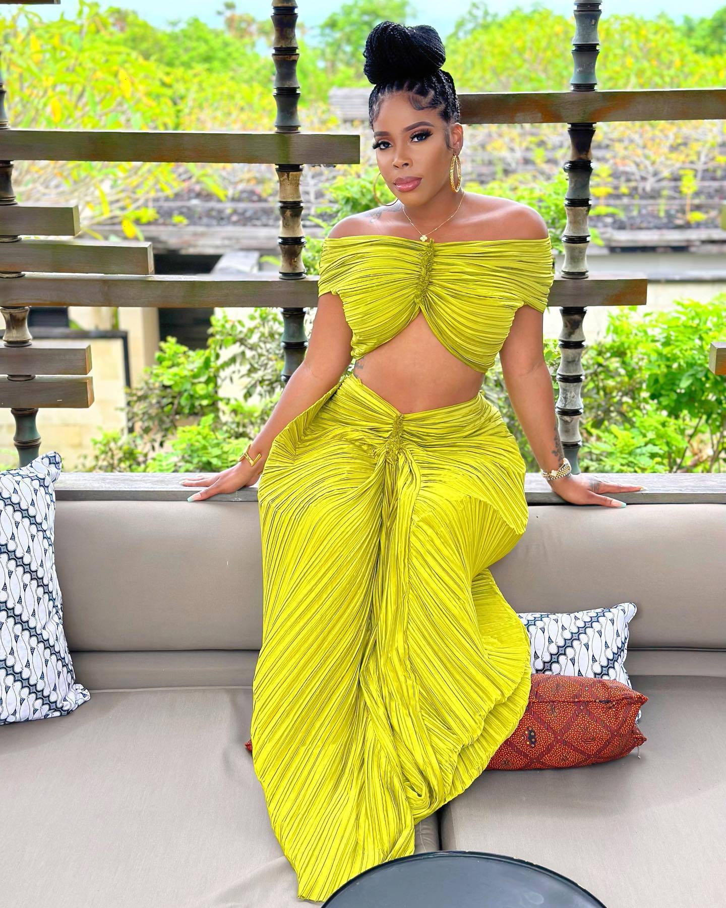 Women Solid Pleated Off Shoulder Top and Skirt Two-Piece Set